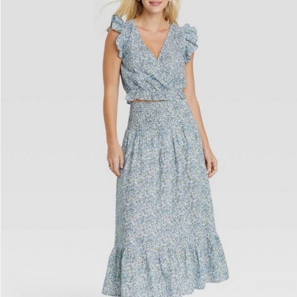 Universal Thread Blue Floral Top and Skirt Set